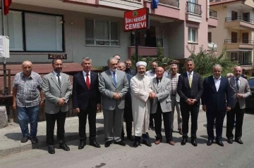 Diyanet İşleri Başkanı Erbaş saldırıya uğrayan cemevini ziyaret etti
