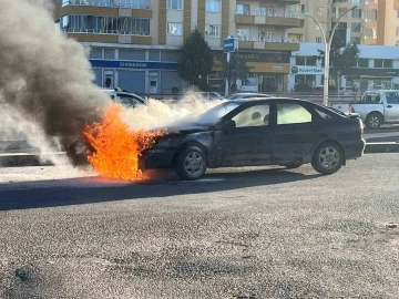 Diyarbakır’a bakımdan yeni çıkan otomobil test sürüşünde alevlere teslim oldu
