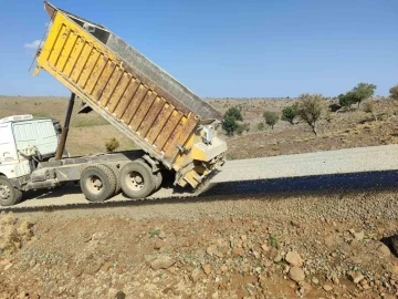 Diyarbakır’da 17 mahallede yol çalışmalarına devam ediyor
