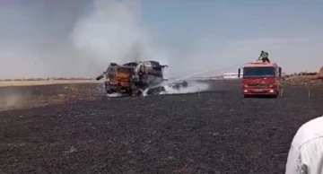 Diyarbakır’da 50 dönüm ekili arazi ve biçerdöver yandı
