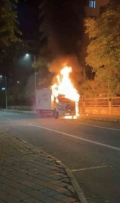 Diyarbakır’da alevlere teslim olan tır kullanılmaz hale geldi