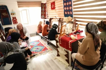 Diyarbakır’da Çermik Aile Destek Merkezi’ne giden kadınlar kurslarda terapi görüyor
