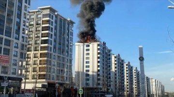 Diyarbakır'da İtfaiye Personeli Yangın Müdahalesi Sırasında Yaralandı