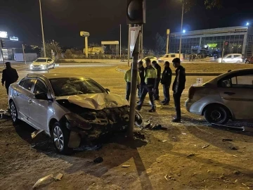 Diyarbakır’da kırmızı ışık ihlali kaza getirdi: 1’i çocuk 5 yaralı
