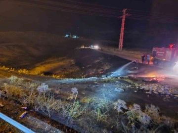 Diyarbakır’da yerleşim yerlerine ulaşan yangın söndürüldü