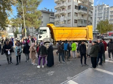 Diyarbakır’da yolun karşısına geçmeye çalışan kadına kamyon çarptı
