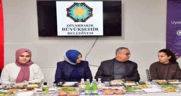 Diyarbakır Valisi Konukevi Kız Yurdu öğrencileriyle iftar açtı