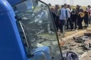 Diyarbakır’da otomobil ile traktör çarpıştı: 1’i ağır 3 yaralı