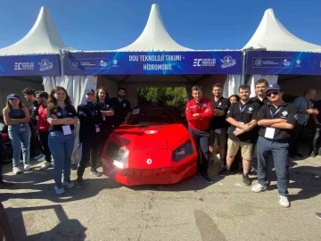 Doğuş Üniversitesi Teknoloji Takımı’nın geliştirdiği &quot;Hidromobil’e Selçuk Bayraktar’dan imza
