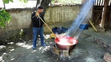 Domatesin fiyatı arttı, salça yapan azaldı
