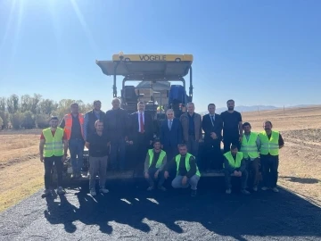 Dombay Ovası’nda asfalt serim çalışmaları devam ediyor
