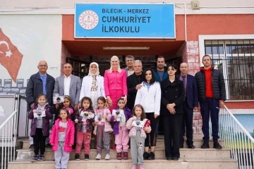 Dönüşüme kazandırılan atıklar öğrencilere kırtasiye malzemesi olarak geri döndü
