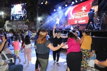 Döşemealtı Badem Şenlikleri,  karnaval havasında yapıldı
