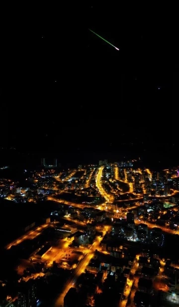 Dron ile Kastamonu şehrinin üzerinden kayan meteor yağmurunun görüntüsü mest etti
