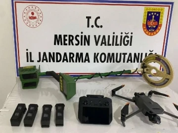 Dronla define arayanlar jandarmaya takıldı