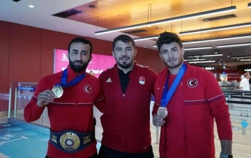 Dünya şampiyonu olan Grekoromen Milli Takımı Türkiye’ye döndü
