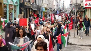 ’Dünya Şehit Çocuklar Günü’nde Filistinli çocuklar için yürüdüler
