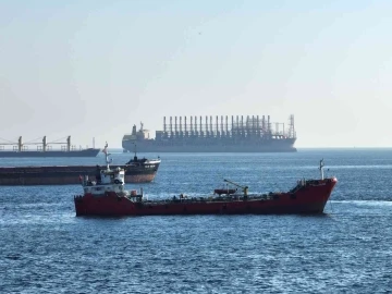 Dünyanın en büyük enerji gemisi İstanbul’da
