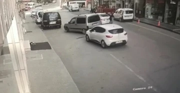 Dur ihtarına uymadı, araçla polise çarpıp kaçtı
