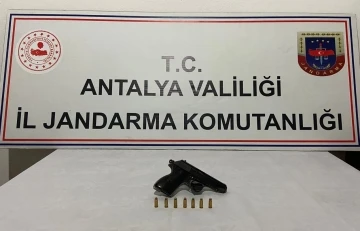 Durdurulan araçta ruhsatsız tabanca ele geçirildi
