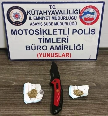 Durdurulan araçta uyuşturucu madde ve kesici alet ele geçirildi
