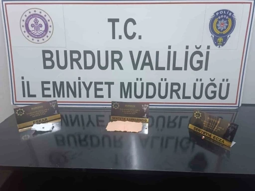 Durdurulan araçtan uyuşturucu çıktı, 3 şüpheli tutuklandı
