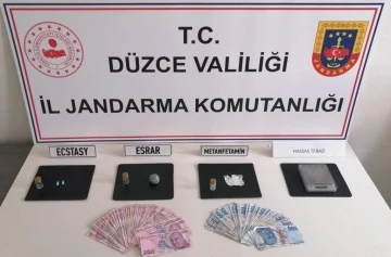 Düzce’de jandarmadan uyuşturucu operasyonu
