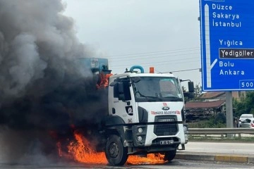 Düzce'de kamyon alev alev yandı