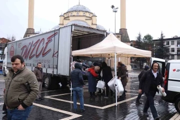 Düzceliler 7’den 70’e yardıma koştu
