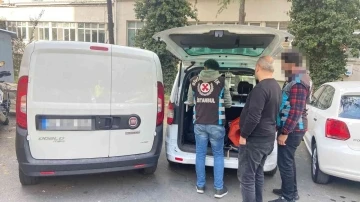 (Düzeltme) Ambulansa yol vermeyen duyarsız sürücü kamerada
