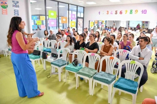 Ebeveynler ’çocukların ekran kullanımı’ konusunda bilgilendirildi
