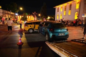 Edirne’de alkollü taksi sürücüsü ile otomobil çarpıştı: 1 yaralı
