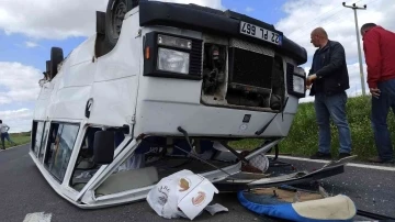 Edirne’de feci kaza: Minibüs içindeki yolcularla ters döndü
