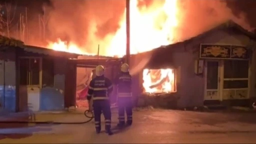 Edirne’de iş yeri alevlere teslim oldu
