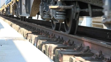 Edirne’de tren ray destek traversleri ve elektrik trafosu yandı
