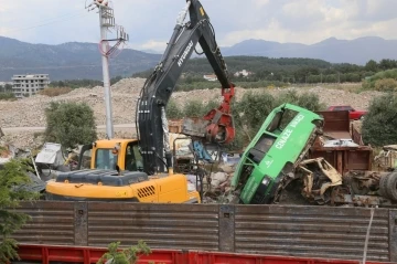 Edremit Belediyesi’nde 25 taşıt ve iş makinesi hurdaya ayrıldı
