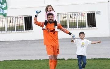 Efeler 09 SFK kaleci Özkara ile yeniden anlaştı
