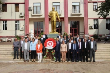 Efeler’de muhtarlar günlerini kendi başlarına kutladı
