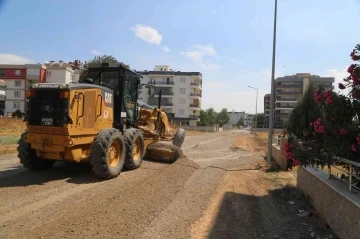 Efeler’de yolların bakım ve onarım çalışmaları sürüyor
