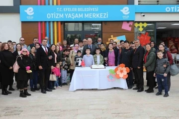Efeler’in özel çocukları Otizm Yaşam Merkezi’nin ikinci yılını kutladı
