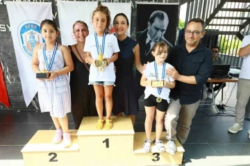 ’Efes’in Çocukları Satranç Turnuvası’ şampiyonlarına madalyaları verildi
