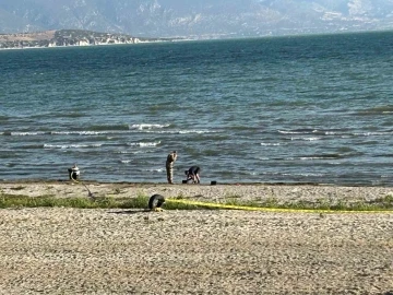 Eğirdir Gölü’nde bulunan el bombaları imha edilmek üzere gölden çıkarıldı
