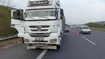 Ehliyetsiz tır sürücüsü kaçtı, lastiklerine ateş edilerek durduruldu
