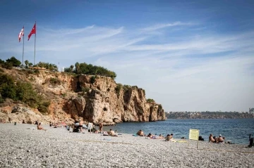 Ekimin sonunda Antalya 32 dereceyi gördü, sahiller yaz aylarını aratmadı
