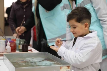 Elazığ’da anne ve çocuklarına ebru etkinliği
