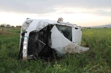 Elazığ’da hafif ticari araç şarampole uçtu: 8 yaralı
