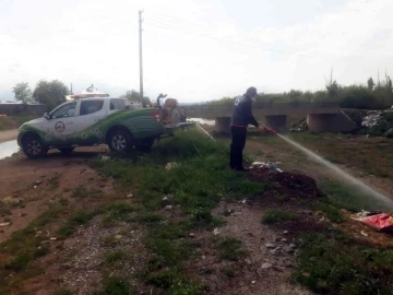 Elazığ’da  ilaçlama çalışmaları  bayramda da sürüyor
