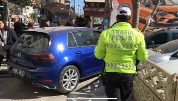 Elazığ’da otomobil duvara çarptı: 2 yaralı
