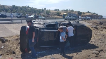 Elazığ’da otomobil şarampole devrildi: 7 yaralı
