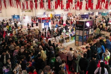 Elazığ’da &quot;Kitap Fuarı&quot; yoğun katılımla açıldı
